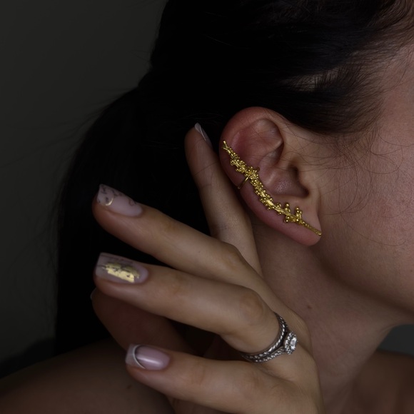 New Golden Ivy Ear Cuff - Picture 6 of 11